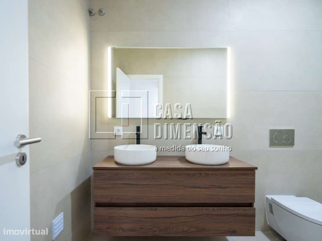 Apartamento de tipologia T3 com varanda, mobilado e equipado em Ben...-33