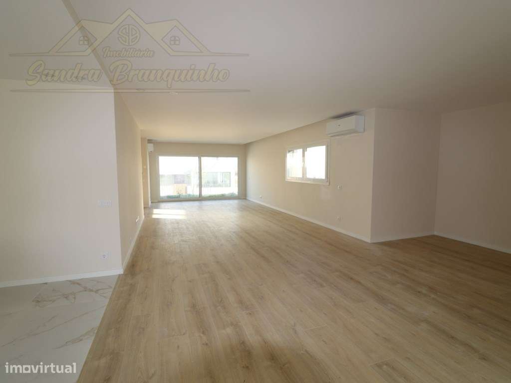 Moradia T5 (NOVA) com Piscina-15