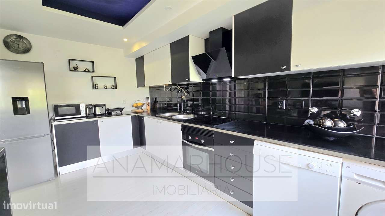 T2 Remodelado com Box para 2 Carros | Open Space 37m² | Vista Verde |-7
