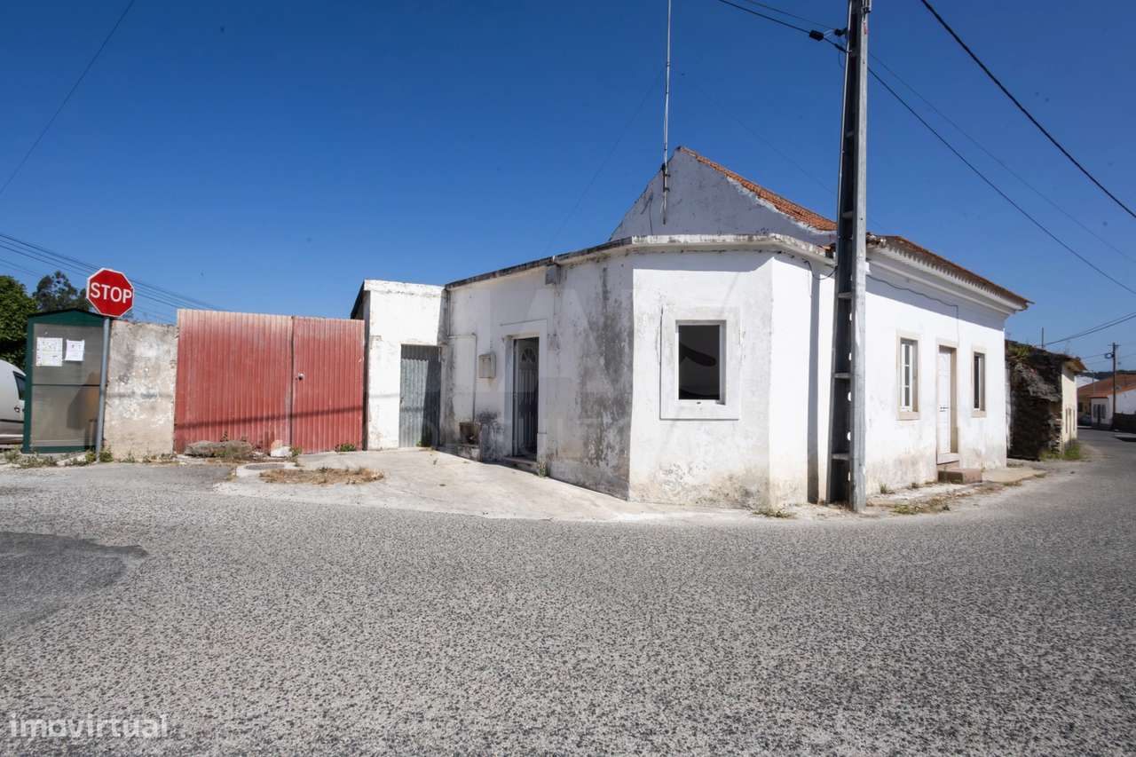 Moradia com rooftop e enorme potencial entre Caldas da Rainha e San... - Grande imagem: 1/47