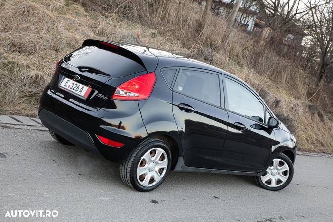 Ford Fiesta - 32