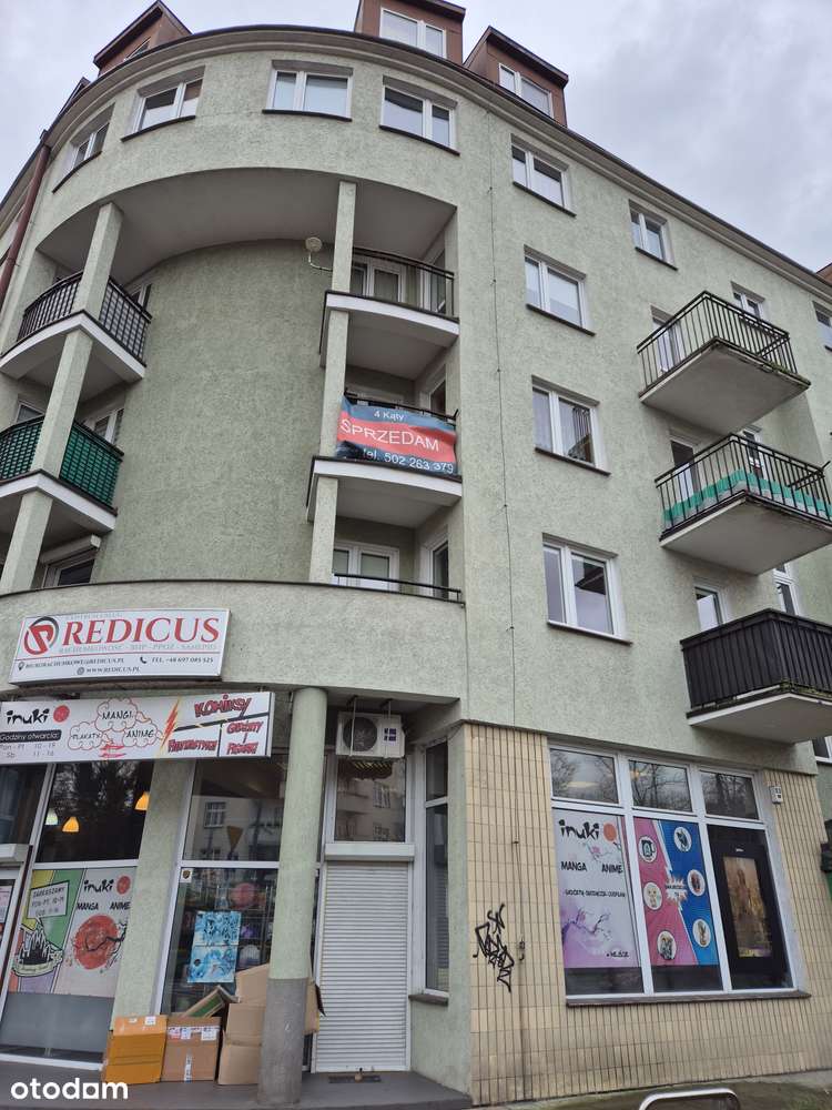 Blisko terenów zielonych z trzema balkonami-19