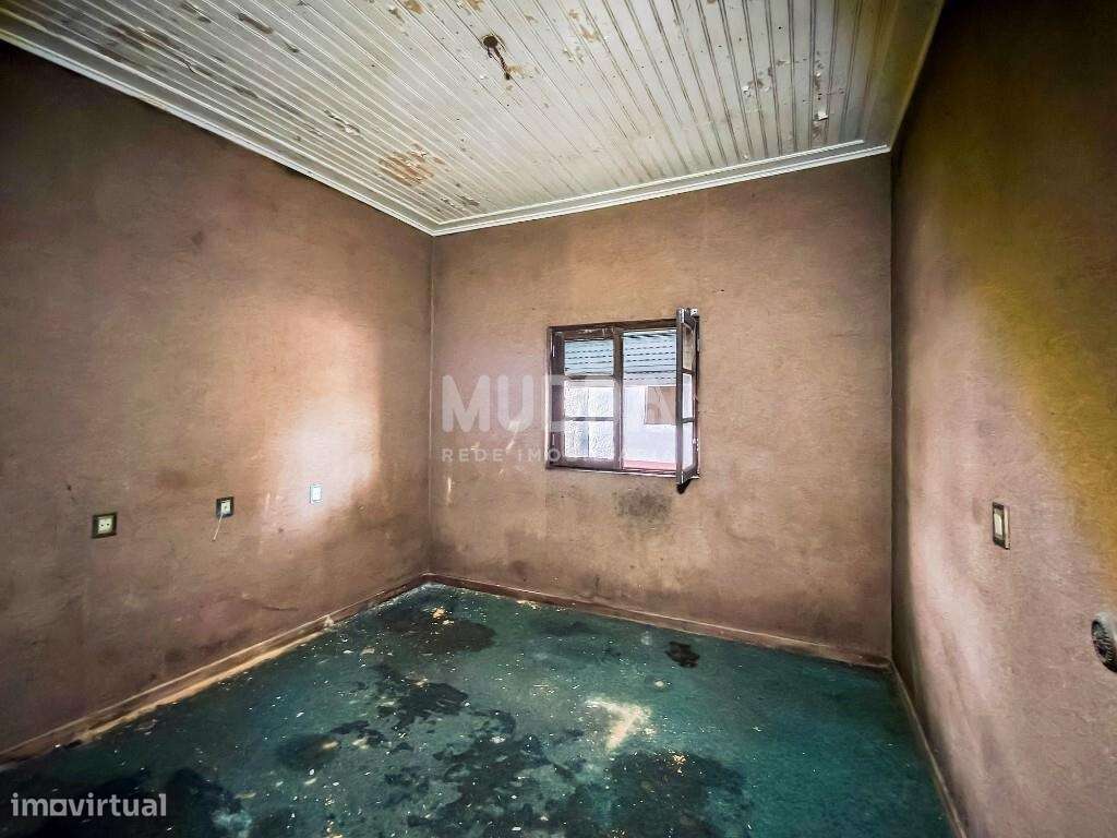 Moradia T2+1 para restauro a 10min Aveiro-11