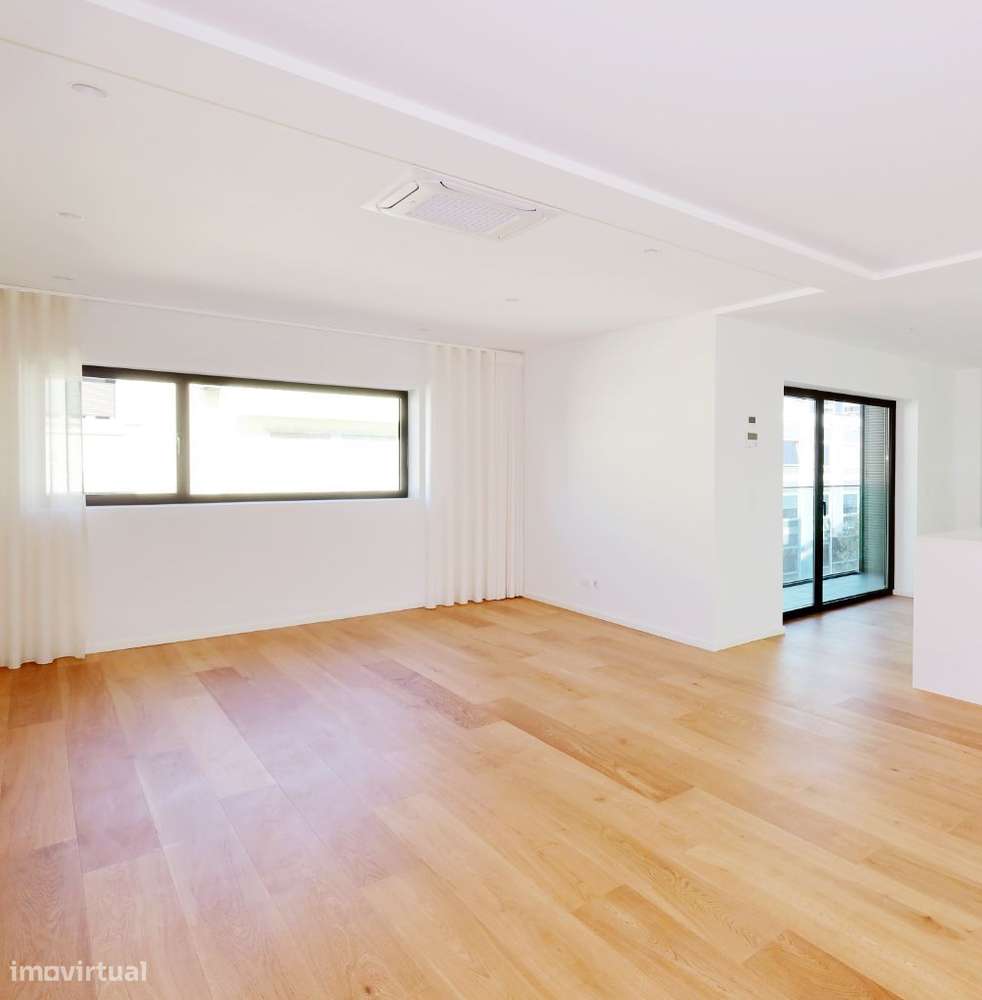 Apartamento T2 com 110m2 no edifício Varino 04-5