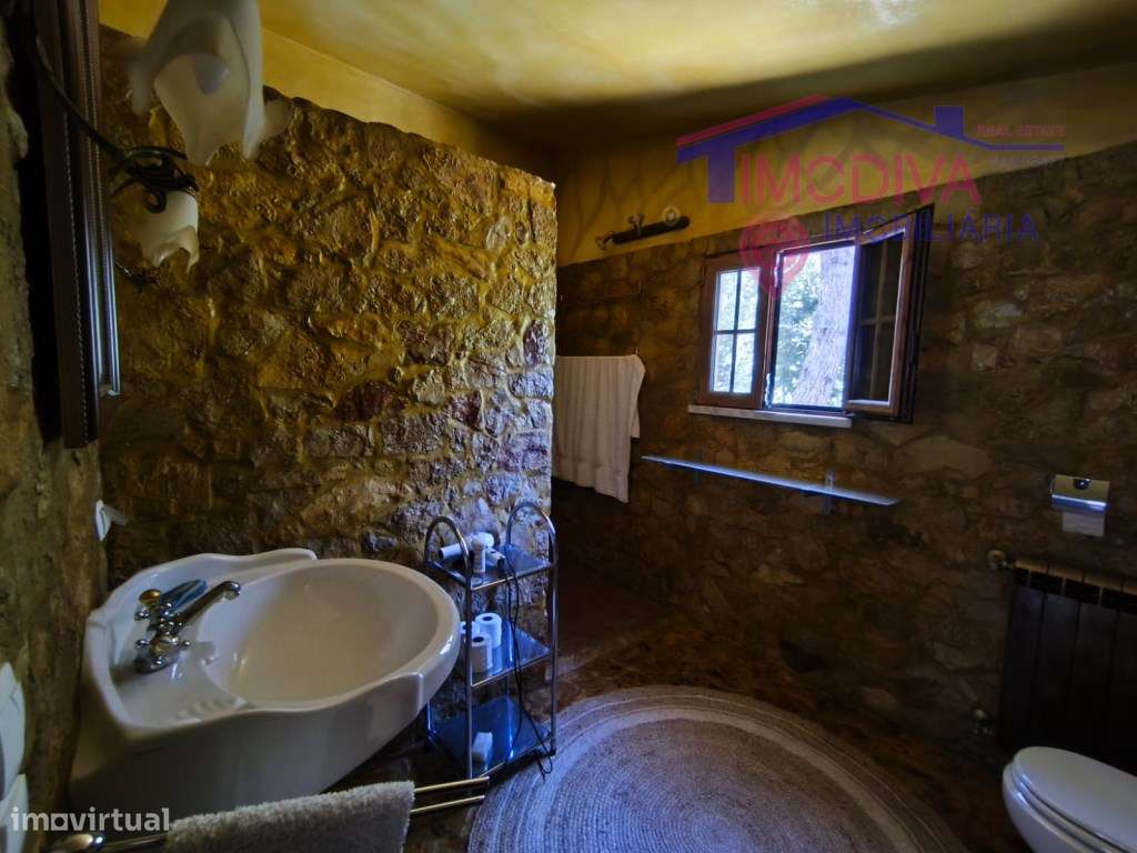 Propriedade com moradia, anexo, piscina e terreno com mais 2 ha-23