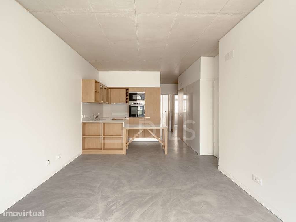 Apartamento T2 com estacionamento e arrecadação em Alcântara - Grande imagem: 4/19