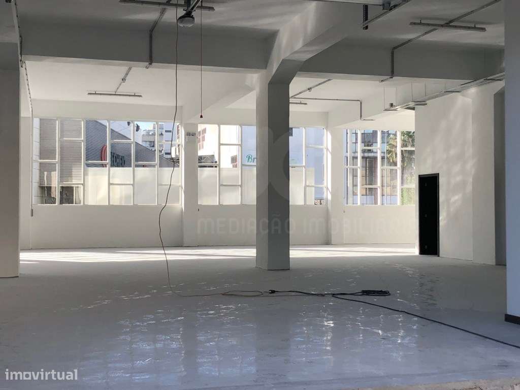 Prior Velho - Armazém 100% Renovado, 464 m² - Grande imagem: 5/32