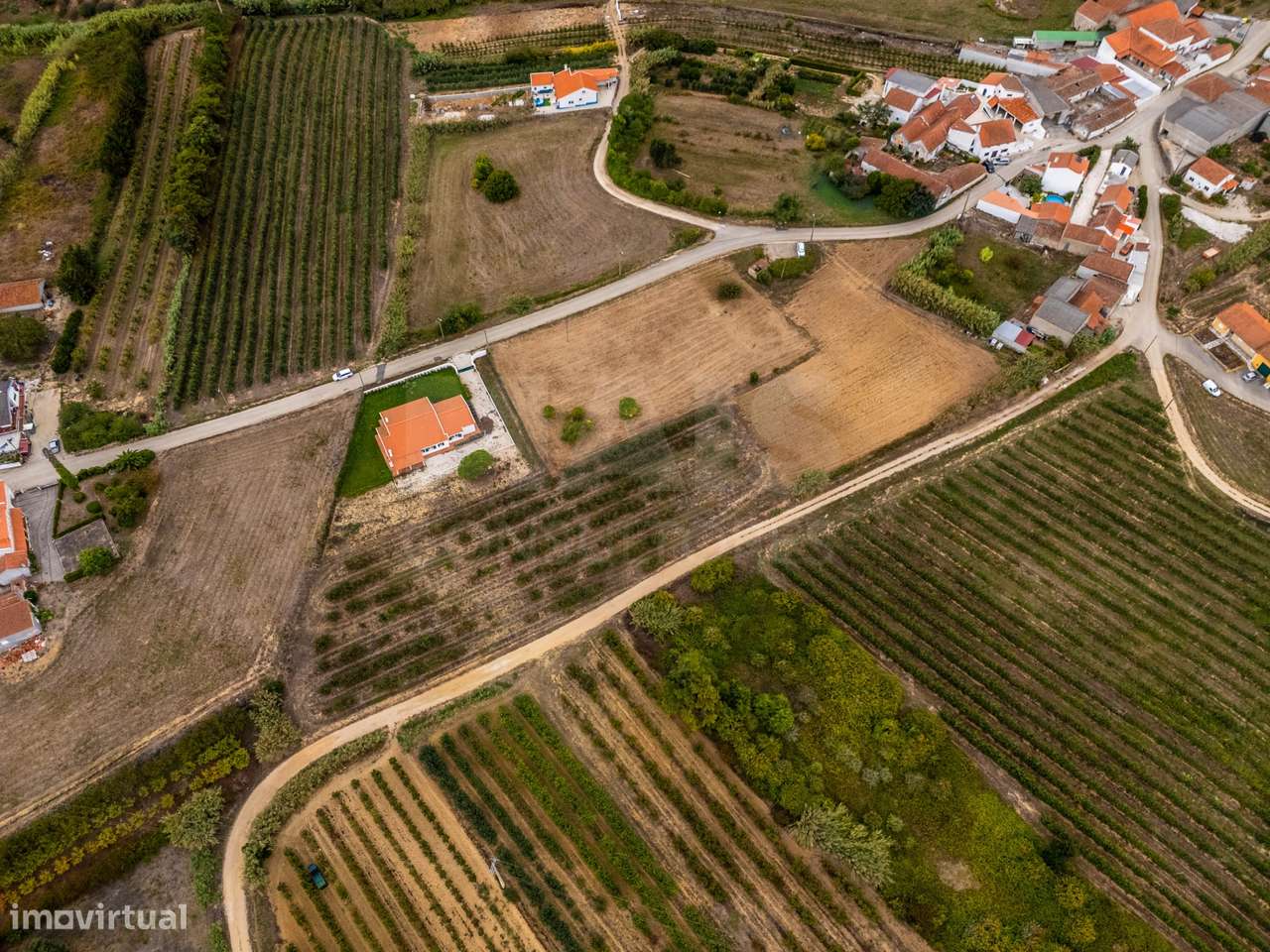 Moradia térrea tradicional T4 com terreno 4040m2 - Grande imagem: 4/48