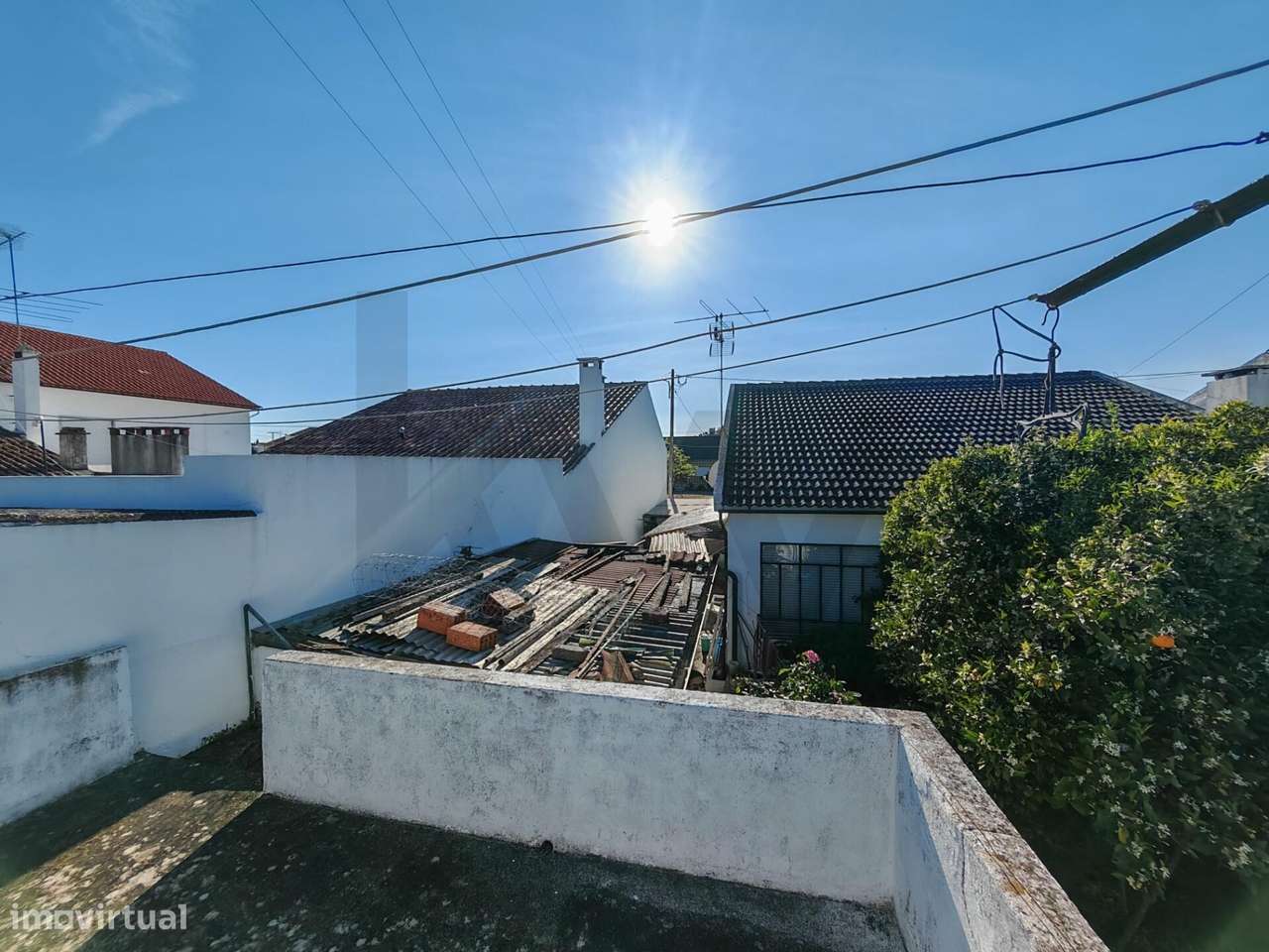 Moradia T3 no Tramagal, numa prestigiada localização da vila-24