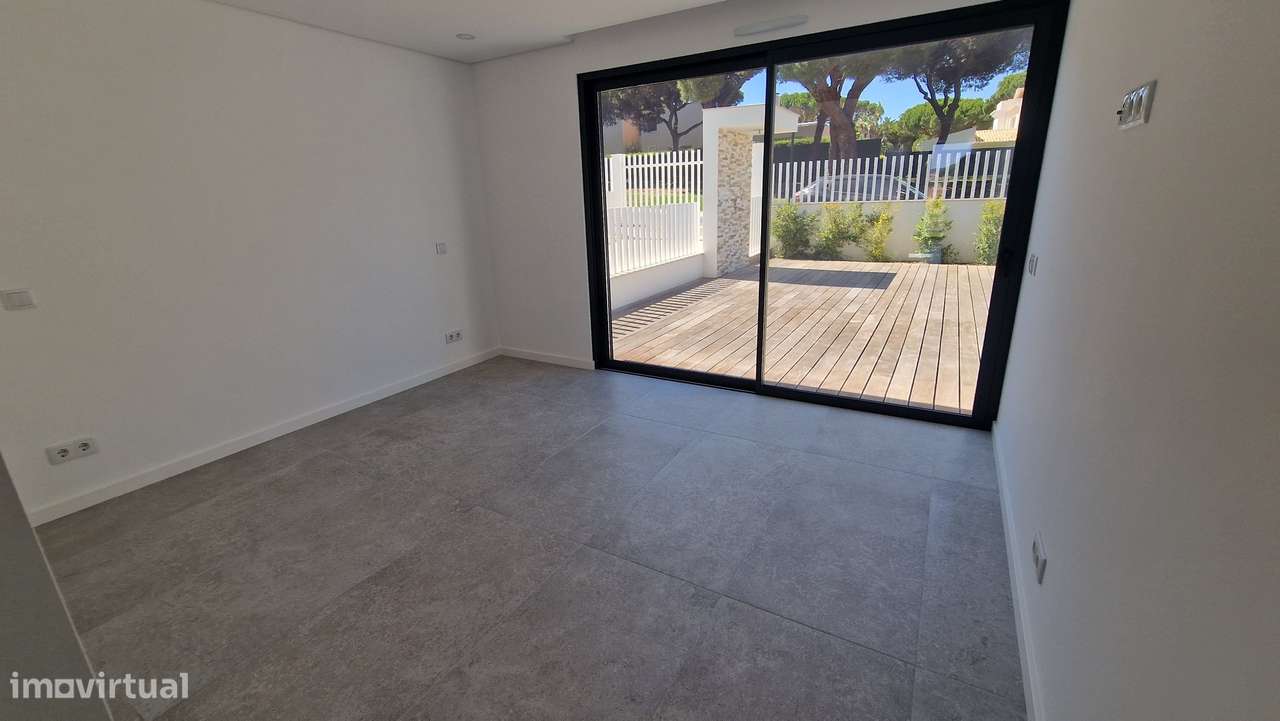 Moradia a curta distancia a pé da praia e do golfe-9