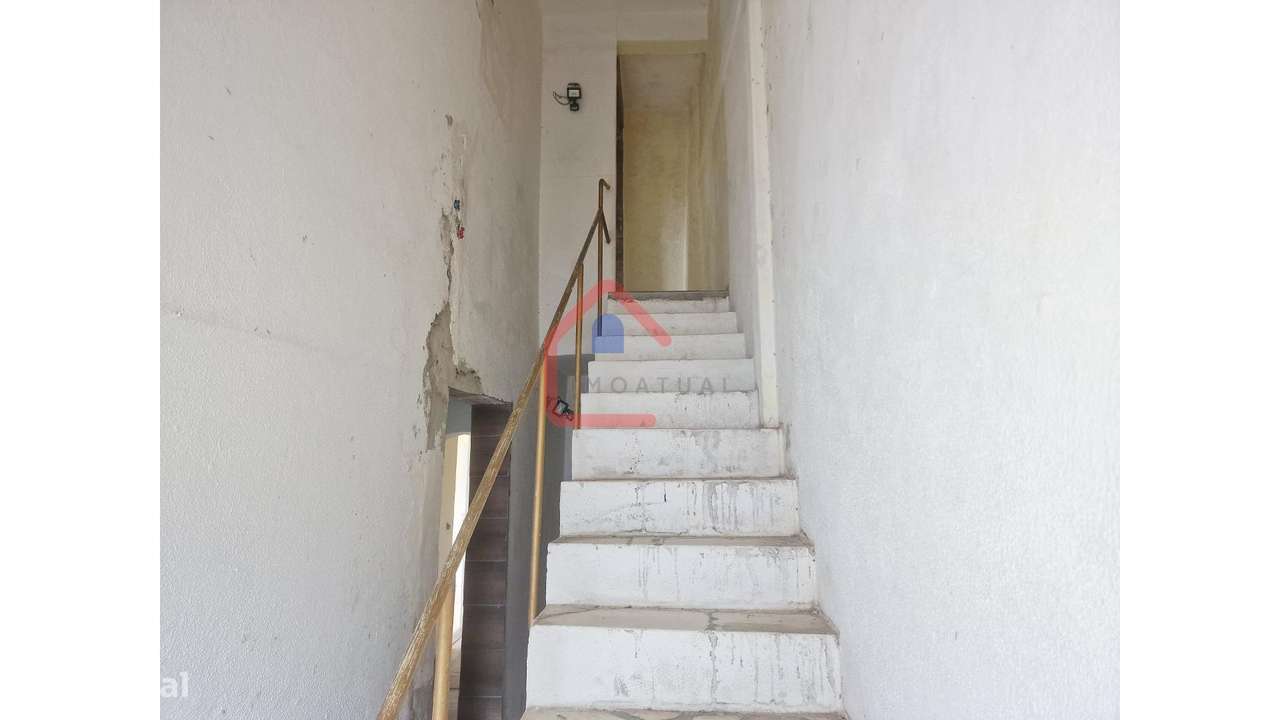 Moradia para Restaurar em Sesimbra-12