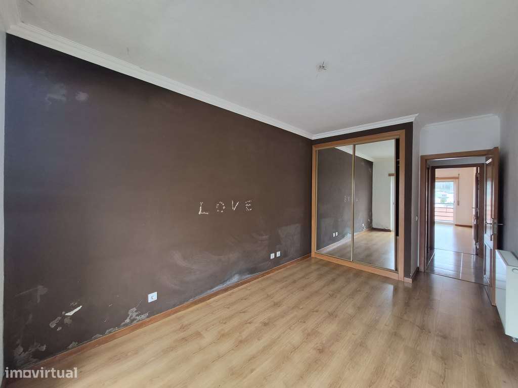 T2 com arrecadação e elevador Feijó, Almada-7