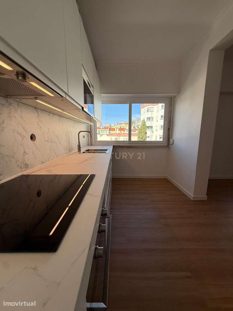 Apartamento T2 Remodelado na Amadora – Mina de Água – Pronto a Habitar-15