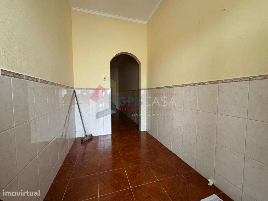 Moradia T3 com espaço exterior a poucos minutos do centro de Angra do-14