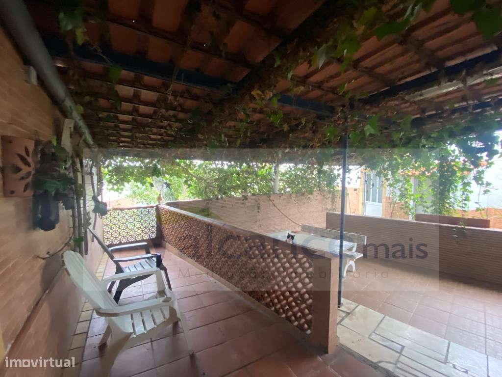Quintinha de charme com 1,7 ha, capela privada e abundância de água...-19