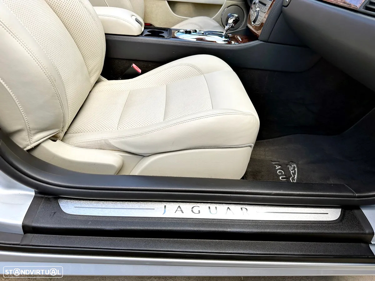 Jaguar XK XKR 4.2 V8 S/C Convertible - 31