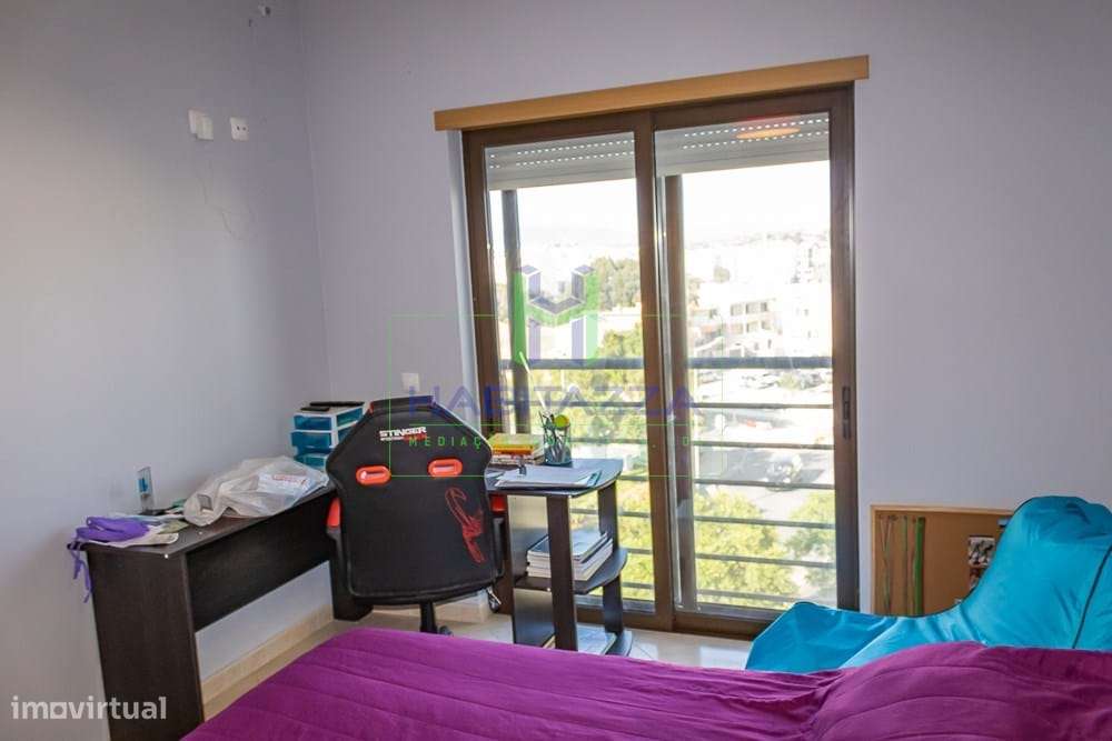 Apartamento T3 com piscina, lugar de garagem e arrecadação, no centro-17