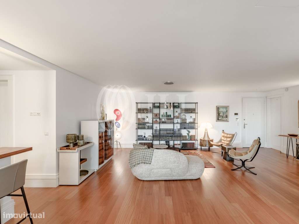 Apartamento T3 com dois lugares de garagem em Aliados, Porto-10