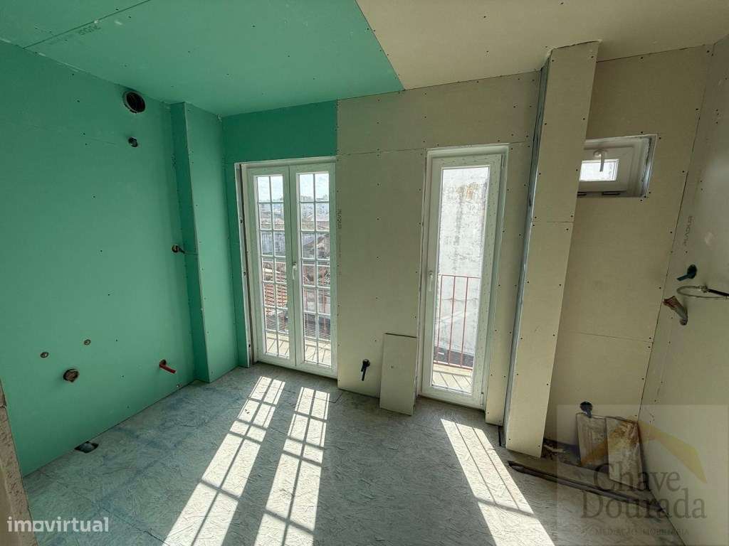 Prédio composto por 4xT0 e T1 - Centro de Coimbra-15
