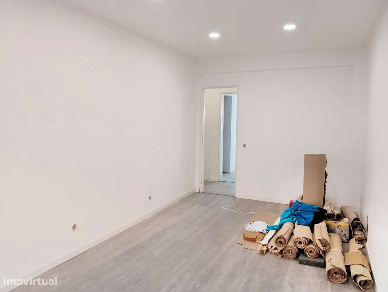 Apartamento T3 Totalmente Remodelado-8