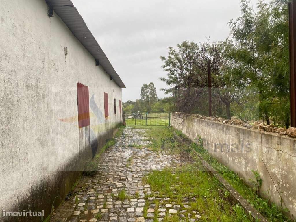 Quintinha de charme com 1,7 ha, capela privada e abundância de água...-10