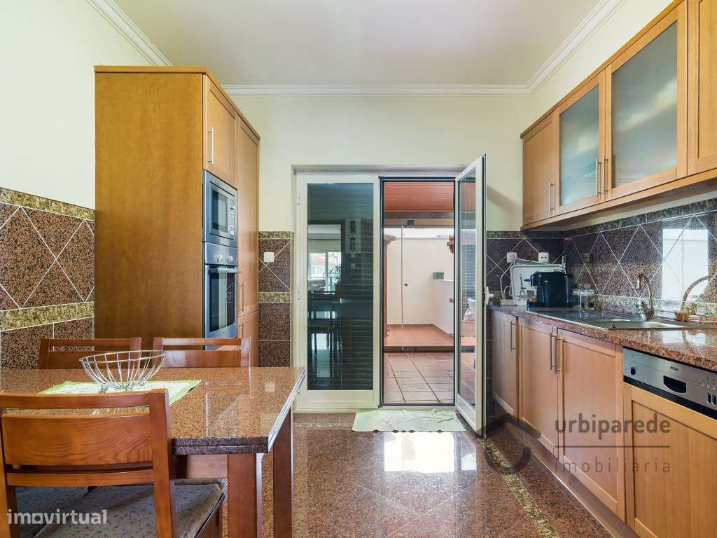 Moradia V4 em condomínio fechado no centro da Ericeira, com garagem.-18