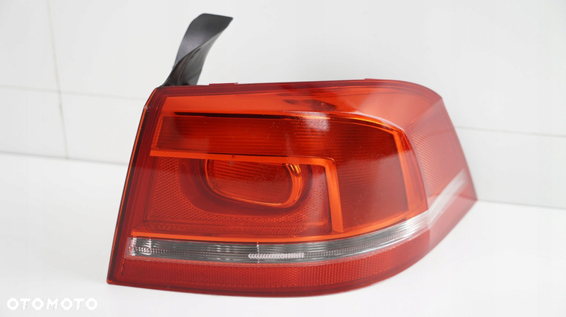 LAMPA PRAWY TYŁ TYLNA VW PASSAT B7 KOMBI 10-14R - 2