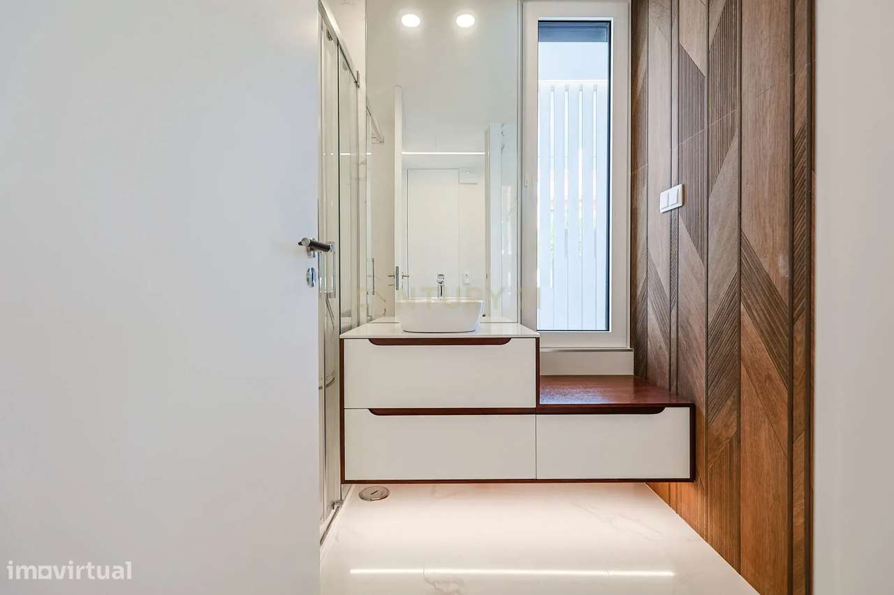 Moradia T5 com Piscina e Domótica - Nova Construção na Charneca da Cap-7