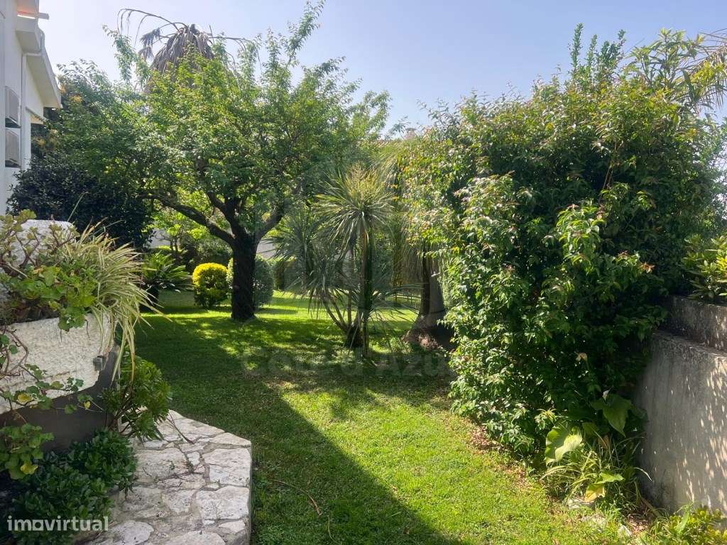 Moradia com 7 Assoalhadas , garagem e com terreno de 1.000 m2 zona ...-6