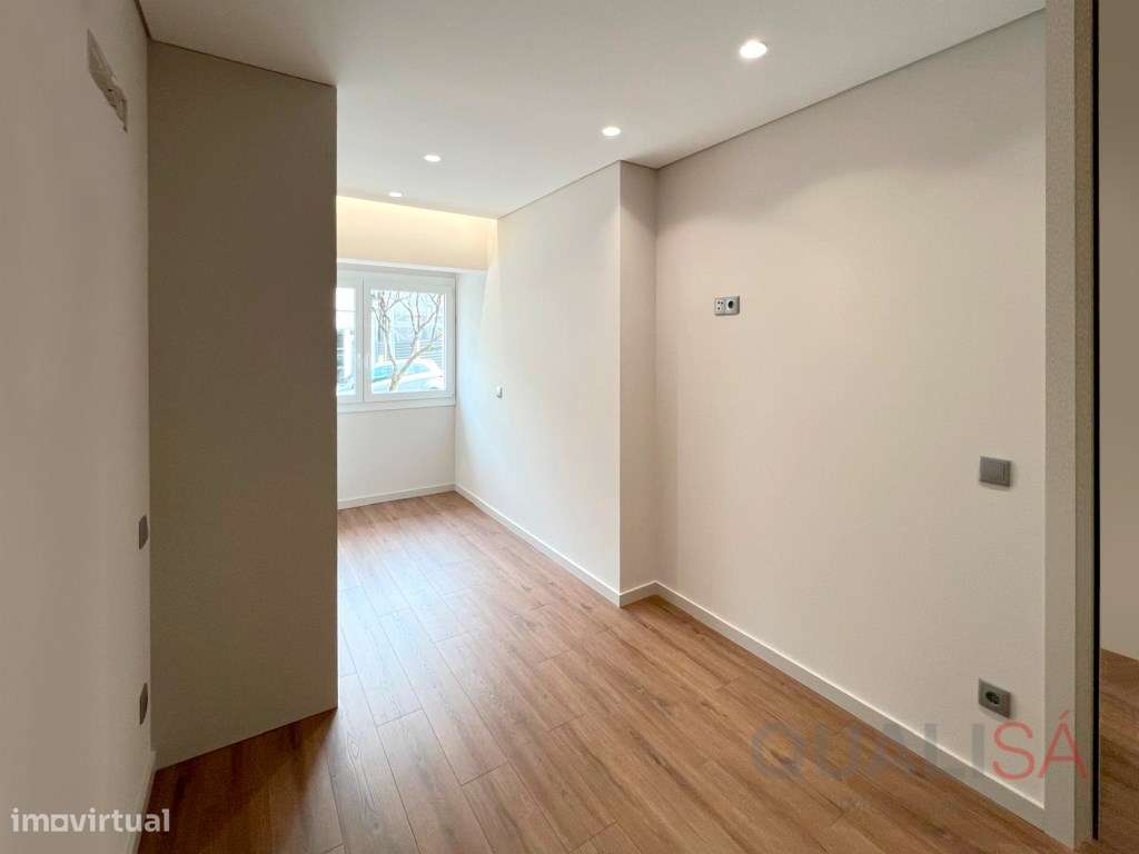 Apartamento T4 novo com logradouro e garagem em S. Vicente no centr...-24