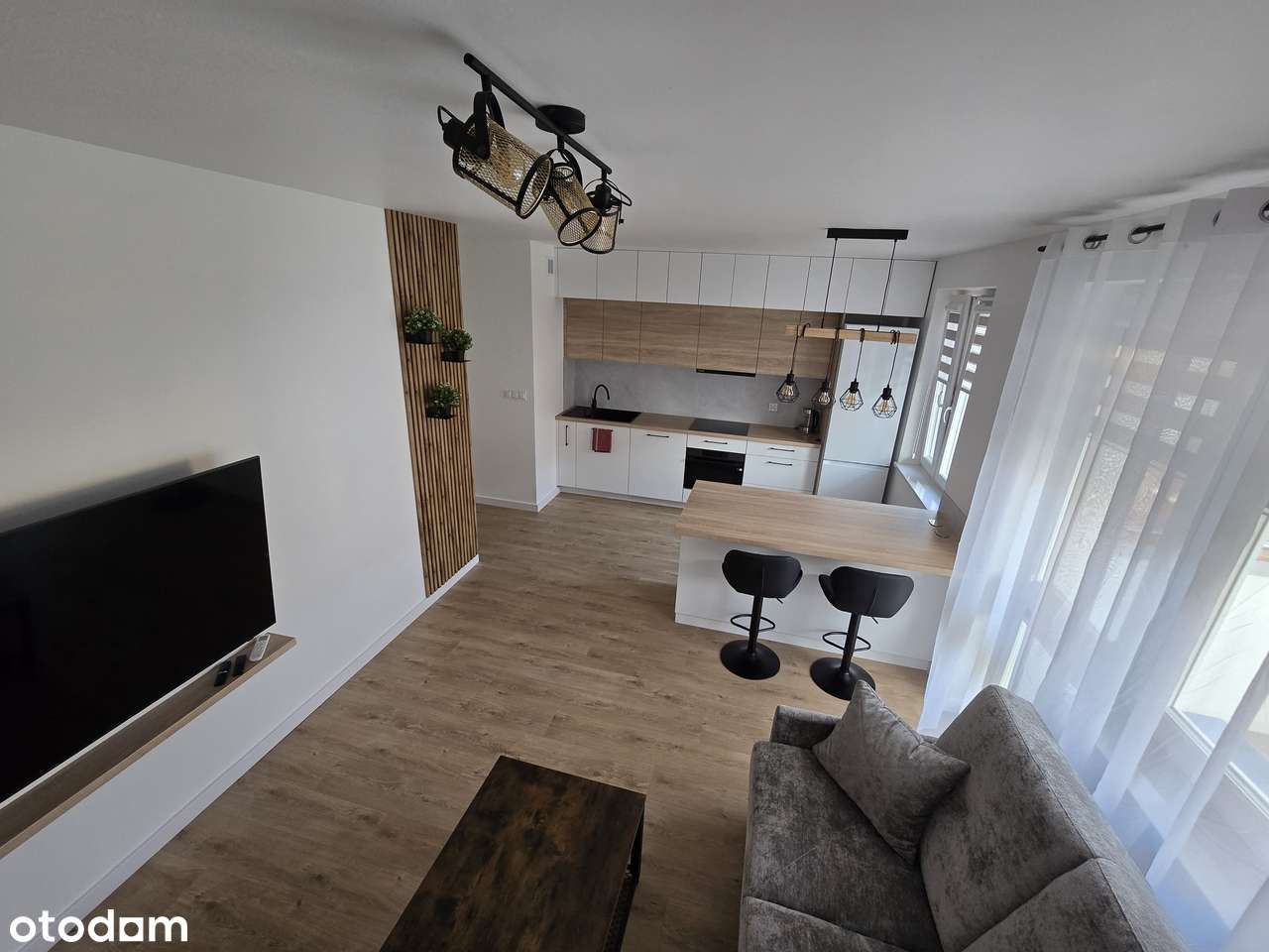 BEZPOŚREDNIO: 55m, 3 pokoje, aneks, łazienka, WC, klima, garaż, balkon