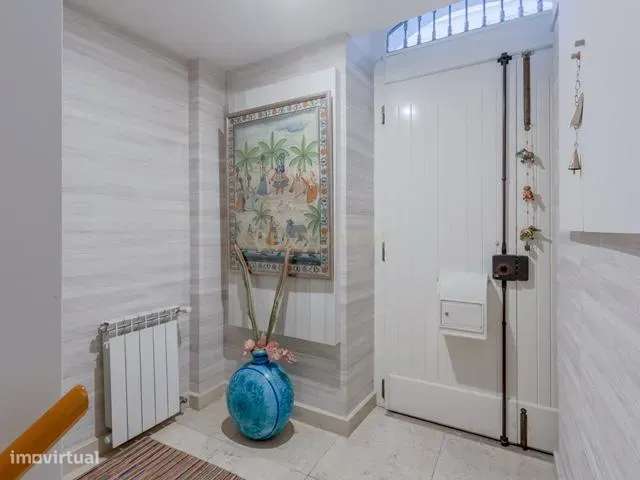 Moradia T6 com Jardim Interior e Garagem na Lapa – Junto à Embaixada d-9