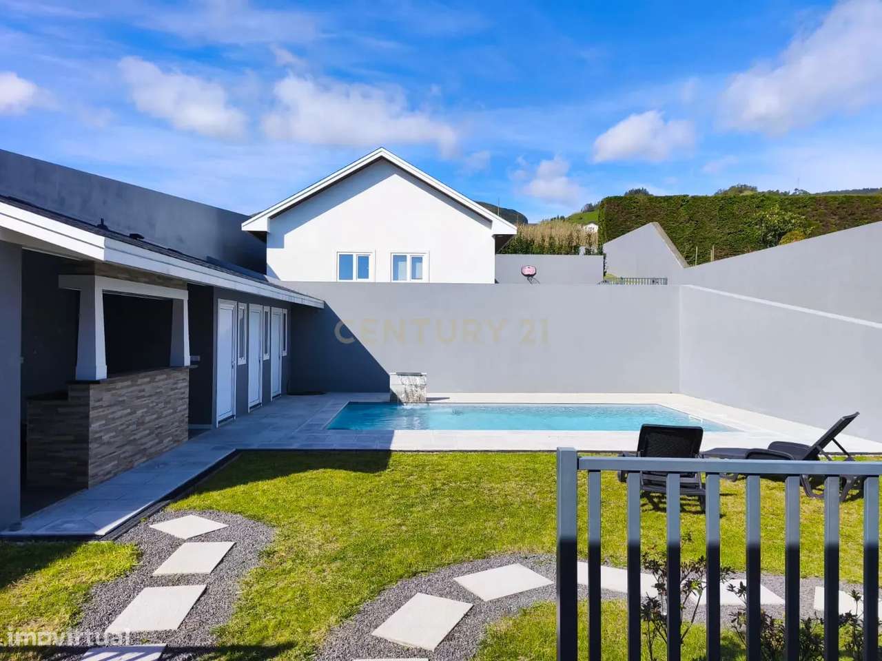 Moradia Moderna com Piscina + Apartamento Independente | Construção 20-32