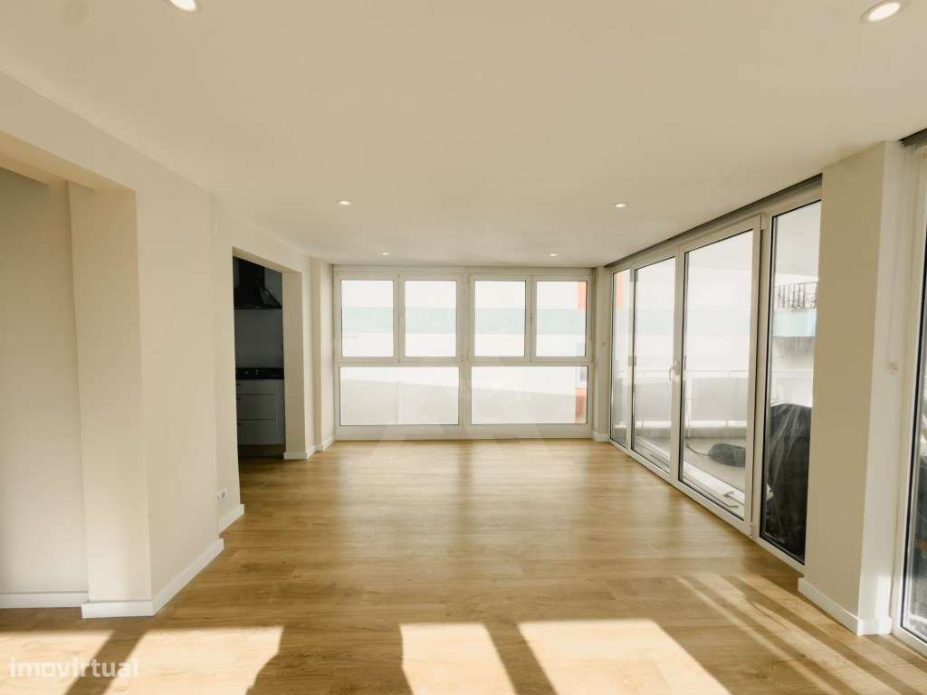 Apartamento T3 Renovado com Terraço em Odivelas - Grande imagem: 4/32