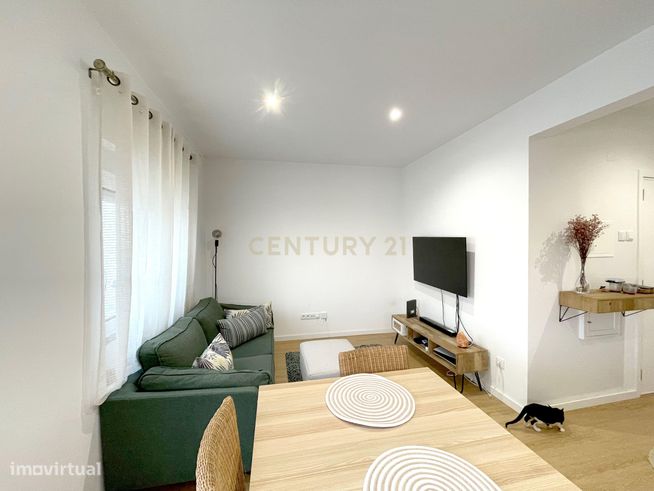 Apartamento T2 renovado em 2023-9
