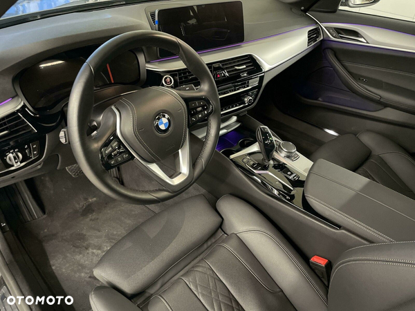 BMW Seria 5 520d xDrive mHEV - 9