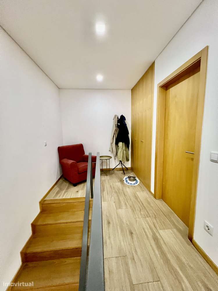 Apartamento T2 Duplex com 137m2 no Parque da Cidade de Paredes-8