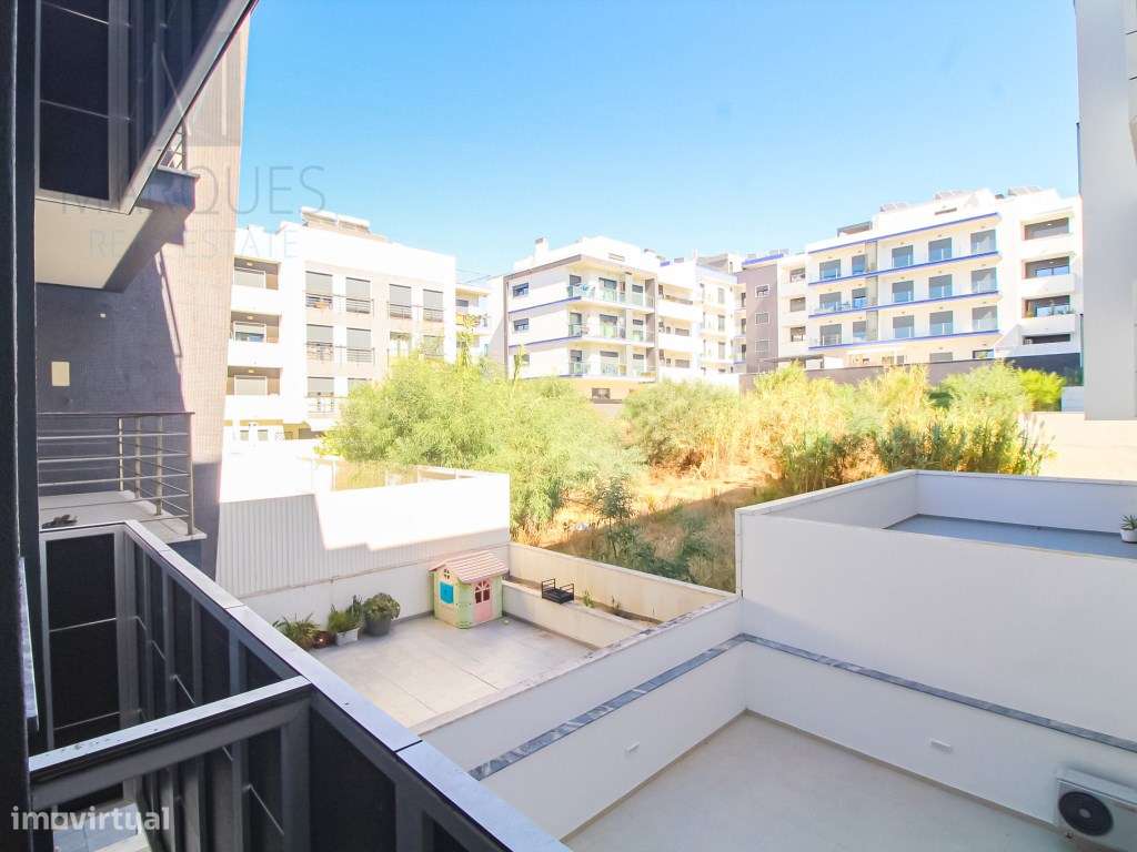 Apartamento T3 com Parqueamento e Arrecadação na Quinta do Desembar...-17