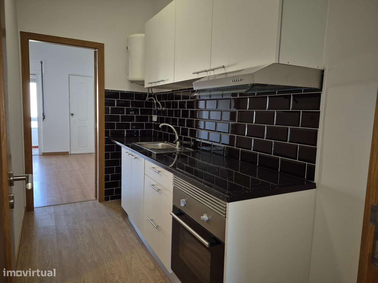 T1 renovado em Monte Abraão - Grande imagem: 3/24