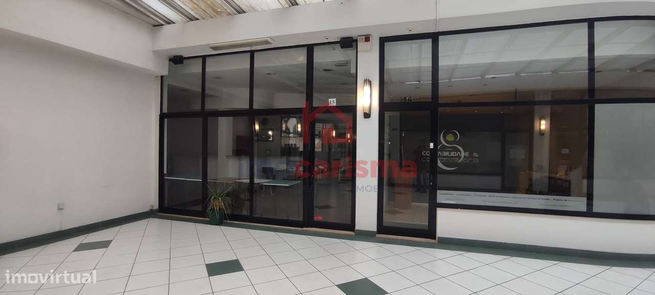 Loja para venda com 56m2 no centro de Santo Tirso - Grande imagem: 3/4