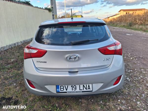 Hyundai I30 1.4 100CP 5DR M/T Classic - 4