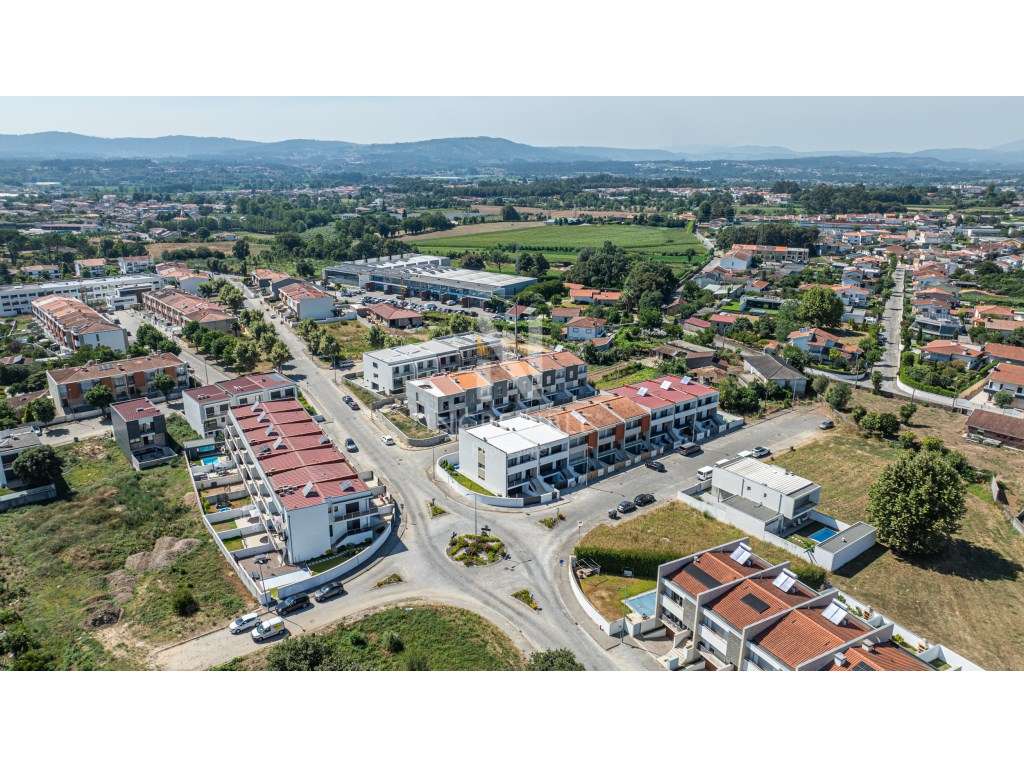 MORADIA T3 SEMI-NOVA EM GAVETO - MERELIM, BRAGA-38