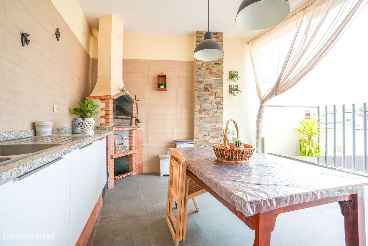 MORADIA T3 COM PISCINA, CONSTRUÇÃO ANTISSÍSMICA, ISOLAMENTO PREMIUM E-41