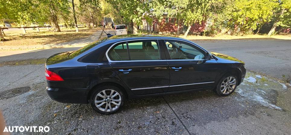 Skoda Superb 2.0 TDI Elegance DSG - 4