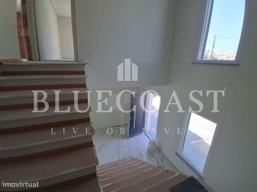 Fantástica Moradia V5 Isolada com piscina, em Azeitão-8