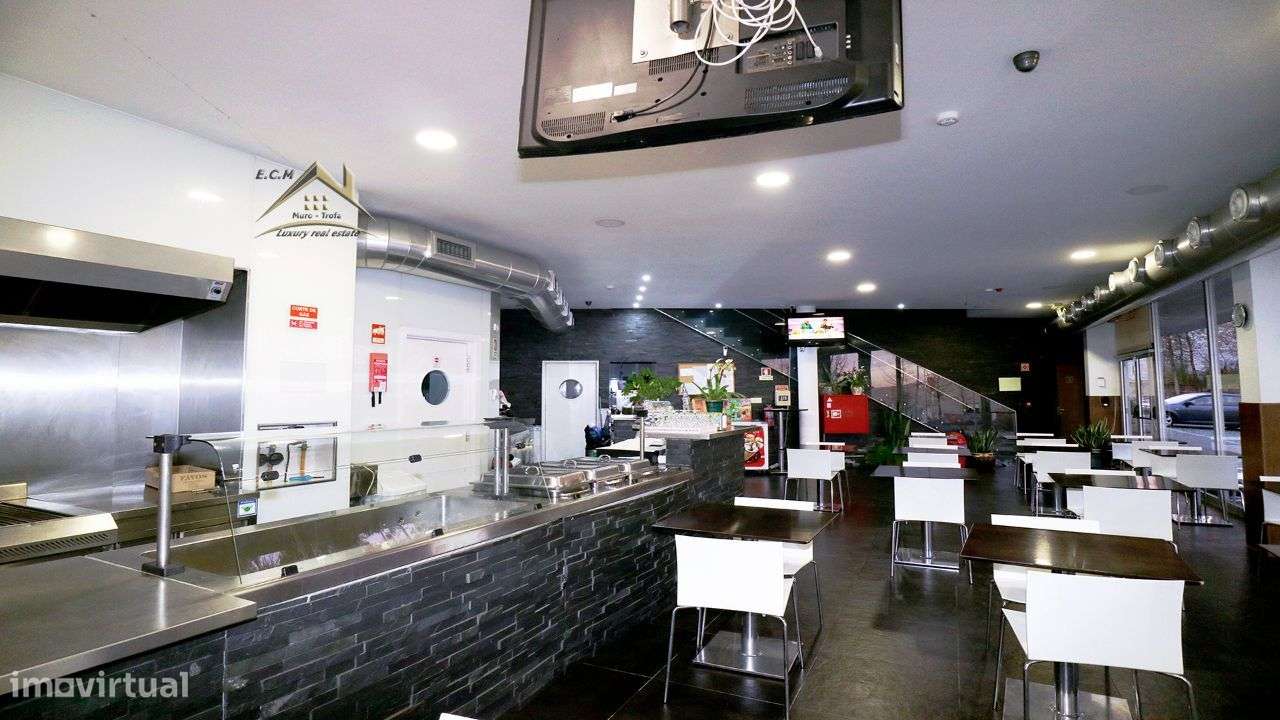 Restaurante "Castelo da Maia" Localizado em Zona Industrial,-12