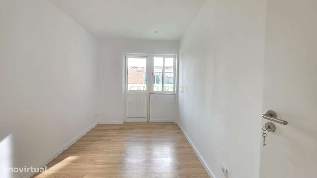 T1 Remodelado com Terraço – Vila Franca de Xira-4