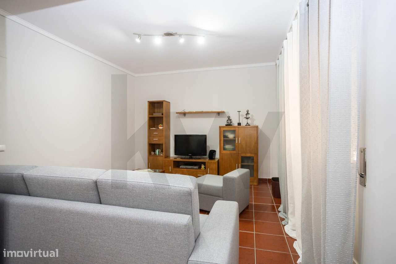 Apartamento T3 no Laranjeiro, Almada – Potencial Único e Localização P-11