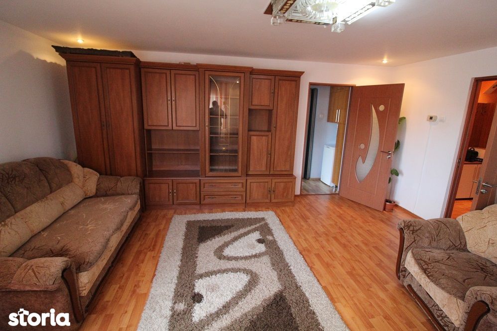 Vând apartament 3 camere în Hunedoara, M5/1-Privighetorilor, etaj 3