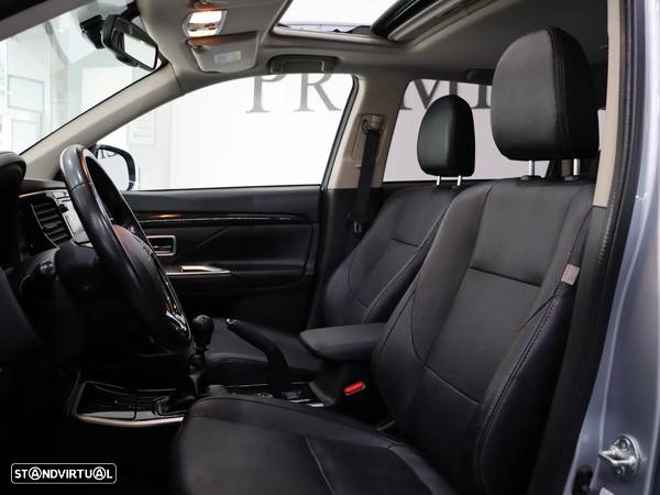 Mitsubishi Outlander 2.2 DI-D Instyle Navi Black Edition - 9